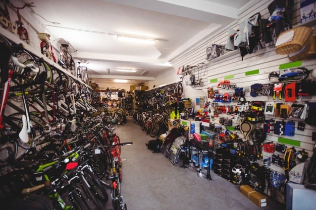 biciclette-e-accessori-in-laboratorio_1170-2478